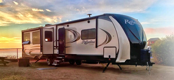 granddesign-rv-covers-lifestyle.jpg